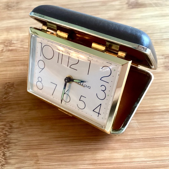 Vtg Bulova Travel Alarm Clock Wind-Up Gold/Brown Leather Case Tested/Works Japan - Picture 2 of 16